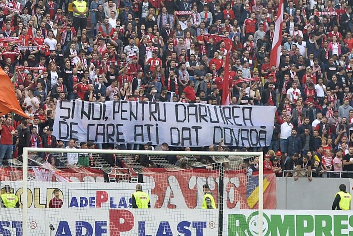 VIDEO+FOTO Colaborare de excepție între jucătorii și suporterii lui Dinamo » Cu ce bannere au apărut cele două părți înaintea meciului cu Timișoara