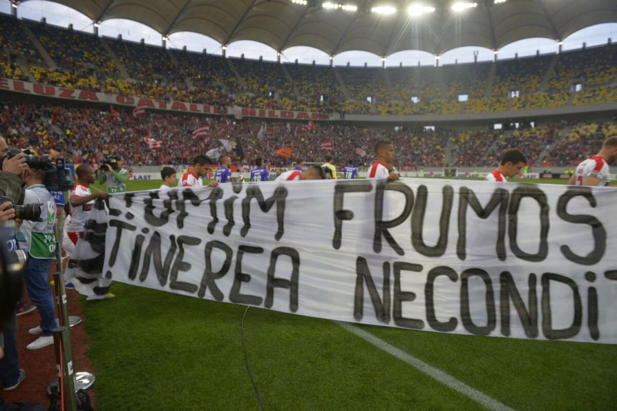 VIDEO+FOTO Colaborare de excepție între jucătorii și suporterii lui Dinamo » Cu ce bannere au apărut cele două părți înaintea meciului cu Timișoara