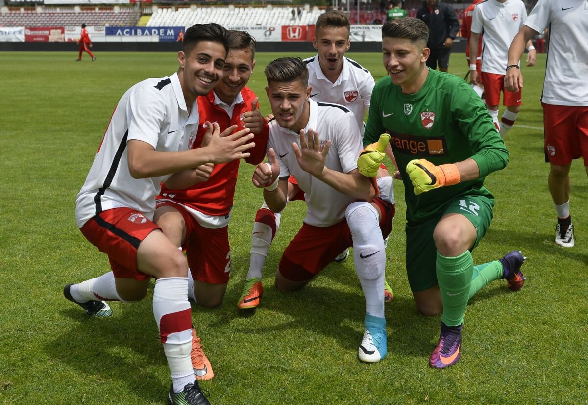 FOTO ”Câinii roșii”, veninoșii! Dinamo U19 s-a calificat în finala națională și visează la Youth Champions League