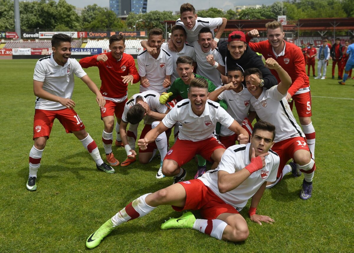 FOTO ”Câinii roșii”, veninoșii! Dinamo U19 s-a calificat în finala națională și visează la Youth Champions League