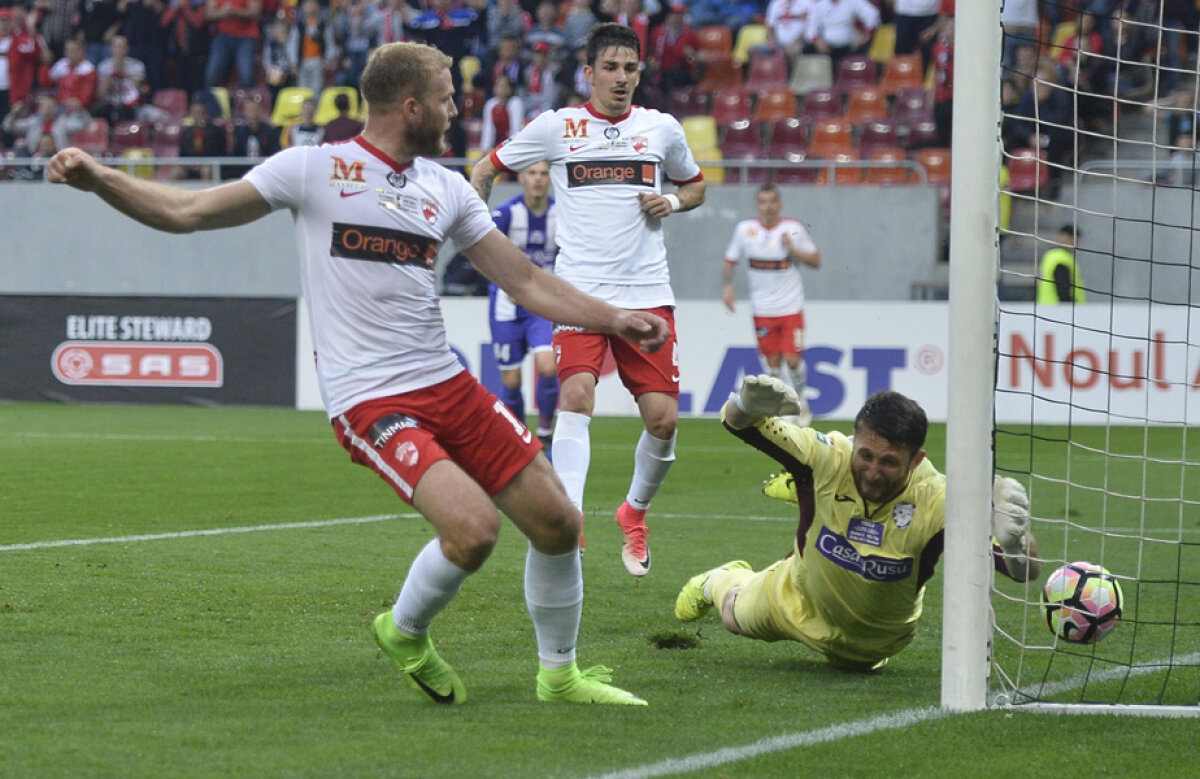 VIDEO Primul trofeu în sărăcie » Dinamo a câștigat un trofeu după 5 ani de secetă: 2-0 cu ACS Poli. Nemec a fost omul finalei