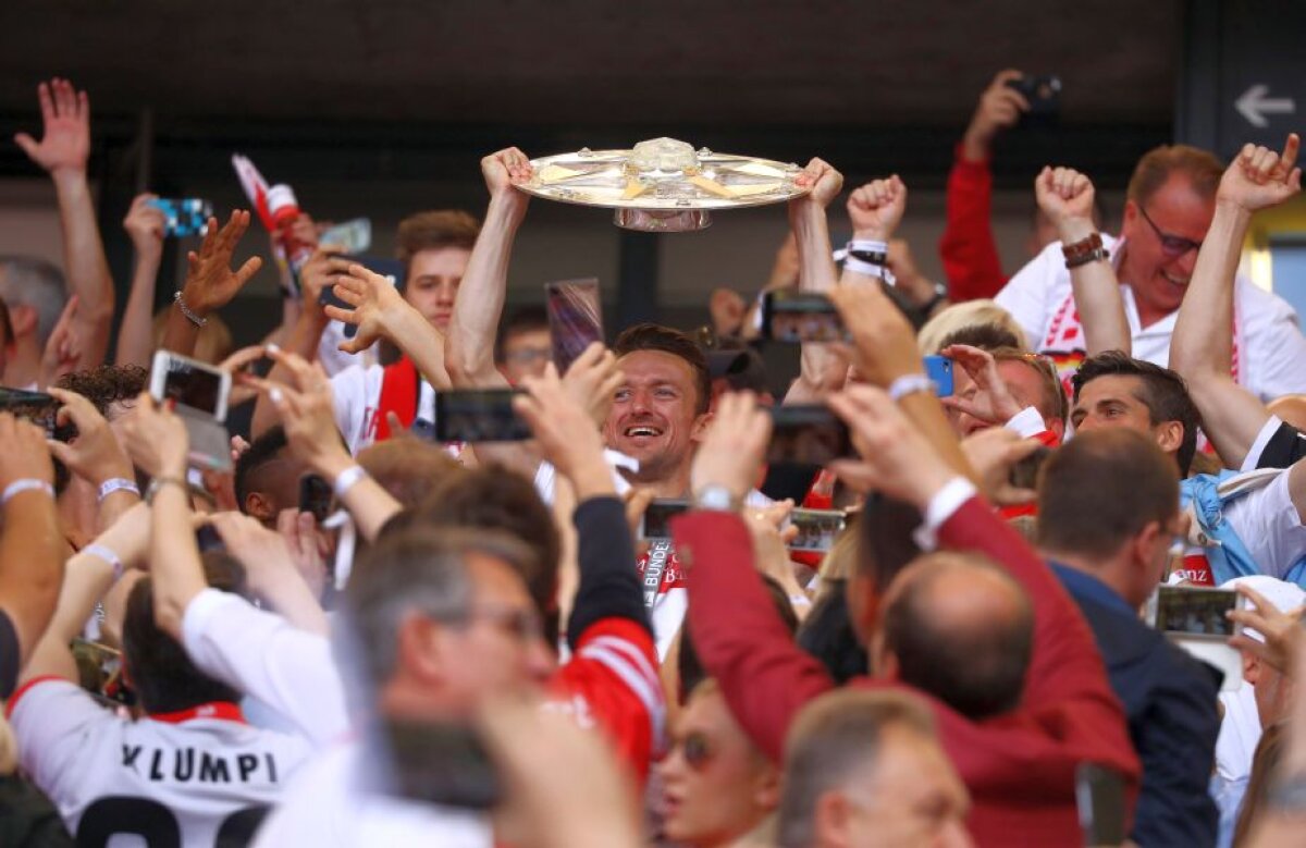 GALERIE FOTO Stuttgart s-a întors în Bundesliga după un singur sezon de "exil' » Imagini superbe cu bucuria fanilor și a jucătorilor