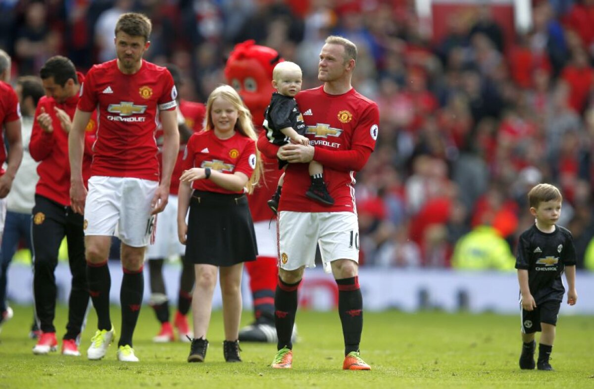 GALERIE FOTO Tradiția continuă! Jucătorii din Premier League au încheiat sezonul alături de familii, pe gazon » Soția lui Rooney a fost cea mai fotografiată