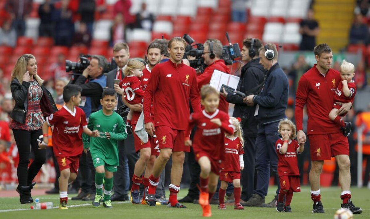 GALERIE FOTO Tradiția continuă! Jucătorii din Premier League au încheiat sezonul alături de familii, pe gazon » Soția lui Rooney a fost cea mai fotografiată