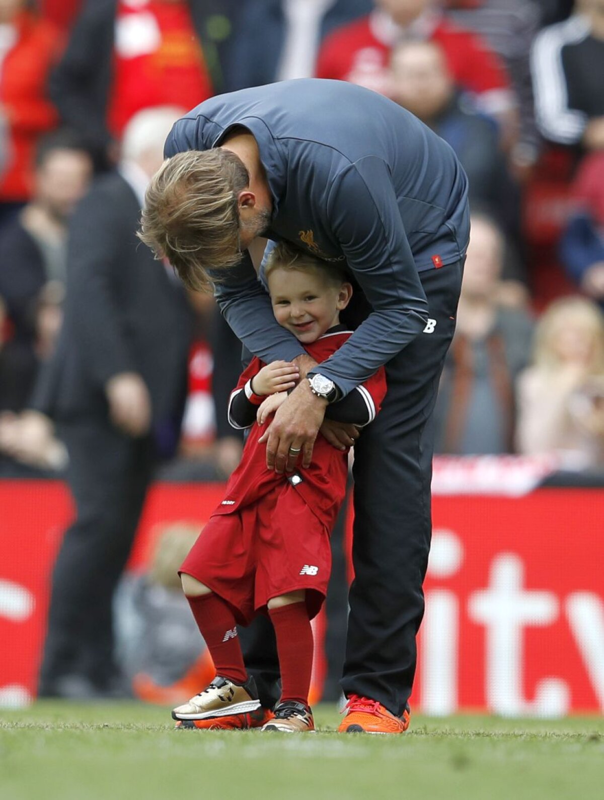 GALERIE FOTO Tradiția continuă! Jucătorii din Premier League au încheiat sezonul alături de familii, pe gazon » Soția lui Rooney a fost cea mai fotografiată