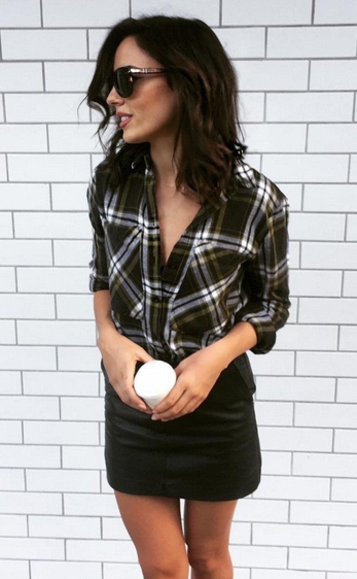 FOTO Iubita uriașului » O actriță sexy s-a îndrăgostit de un sportiv de aproape 2 metri și îl urmărește peste tot