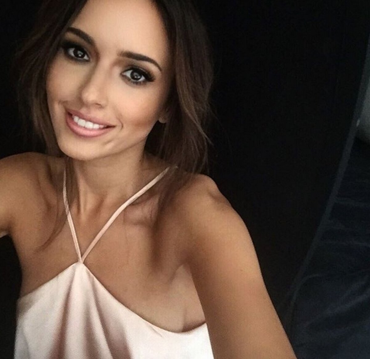 FOTO Iubita uriașului » O actriță sexy s-a îndrăgostit de un sportiv de aproape 2 metri și îl urmărește peste tot