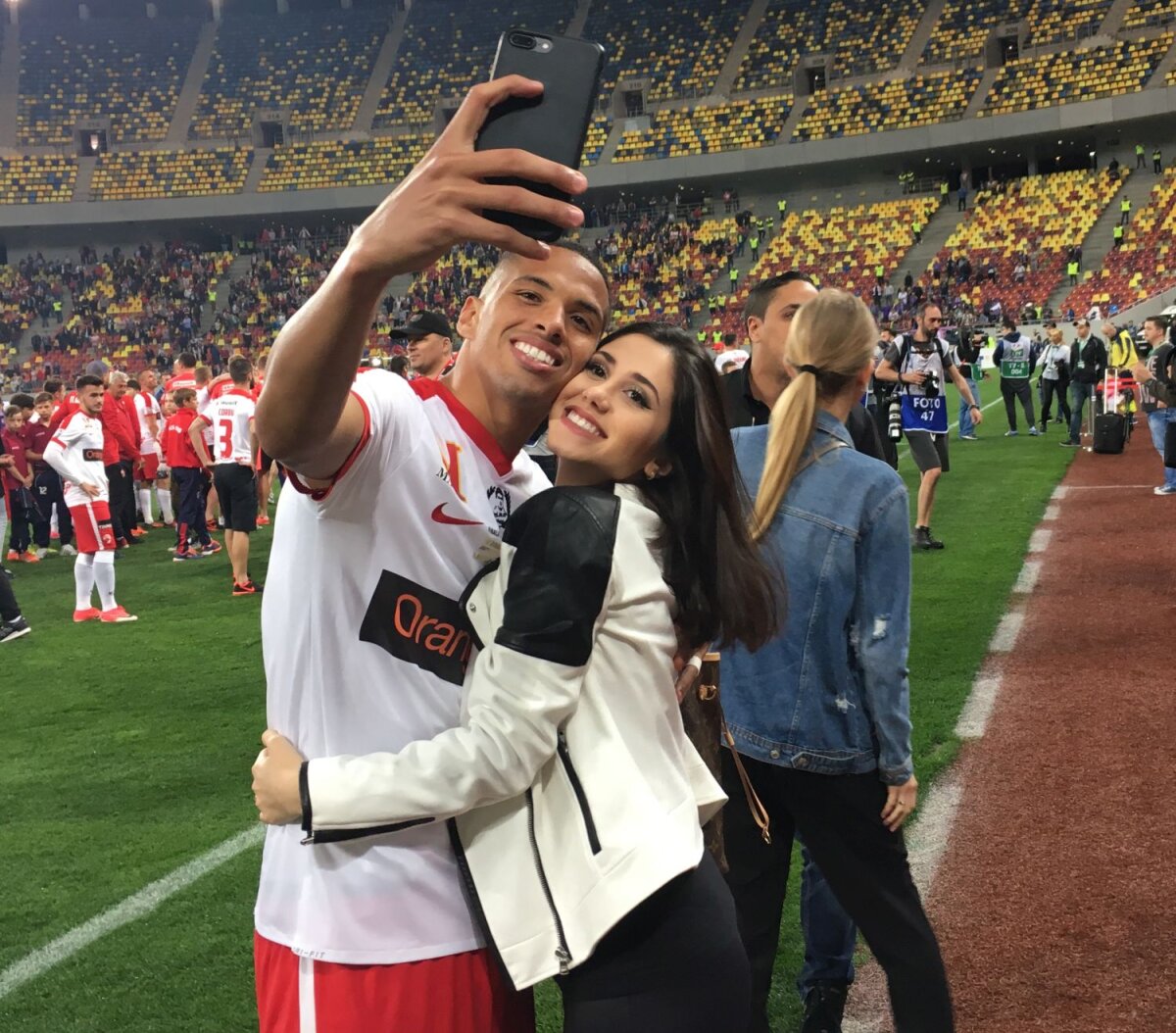 FOTO Liga fericirii » Dinamoviștii au trăit la intensitate maximă bucuria primului trofeu după 5 ani de secetă