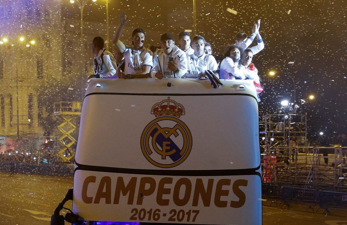 GALERIE FOTO » Noapte albă în Cibeles » Peste 30.000 de fani au sărbătorit titlul cucerit de Real Madrid