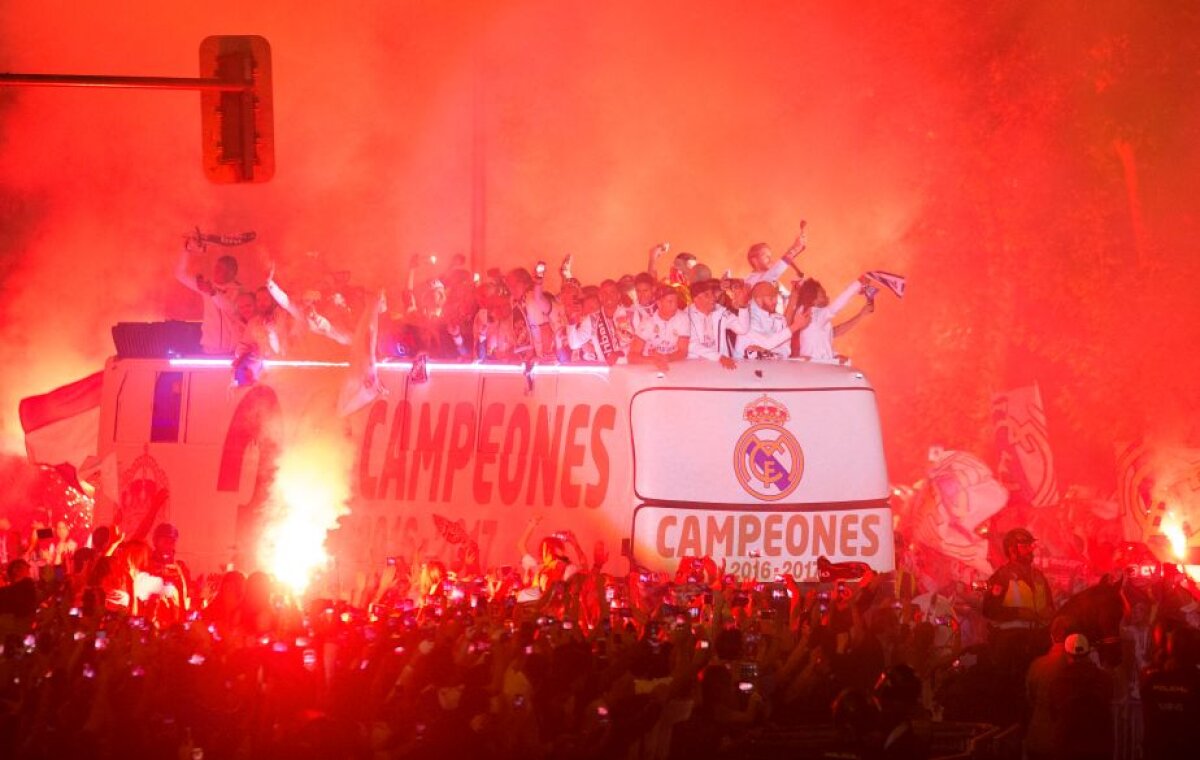 GALERIE FOTO » Noapte albă în Cibeles » Peste 30.000 de fani au sărbătorit titlul cucerit de Real Madrid