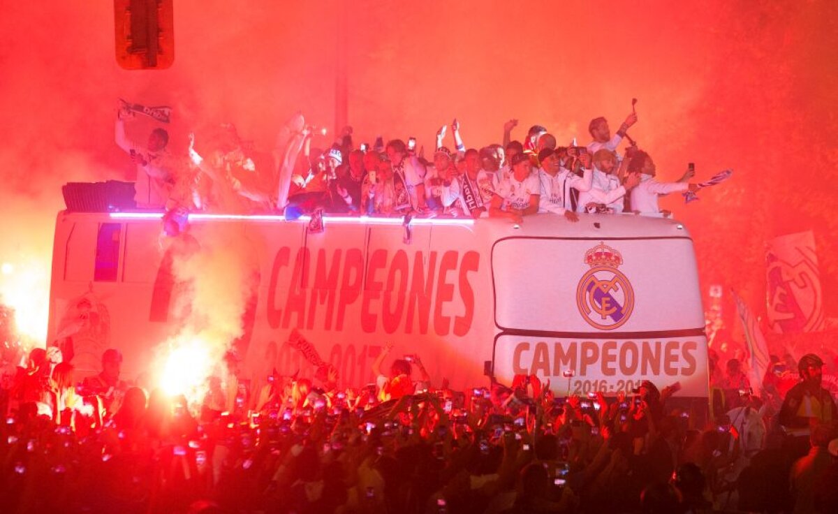 GALERIE FOTO » Noapte albă în Cibeles » Peste 30.000 de fani au sărbătorit titlul cucerit de Real Madrid