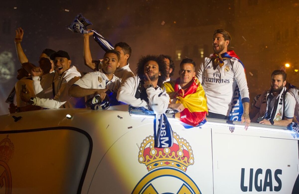 GALERIE FOTO » Noapte albă în Cibeles » Peste 30.000 de fani au sărbătorit titlul cucerit de Real Madrid