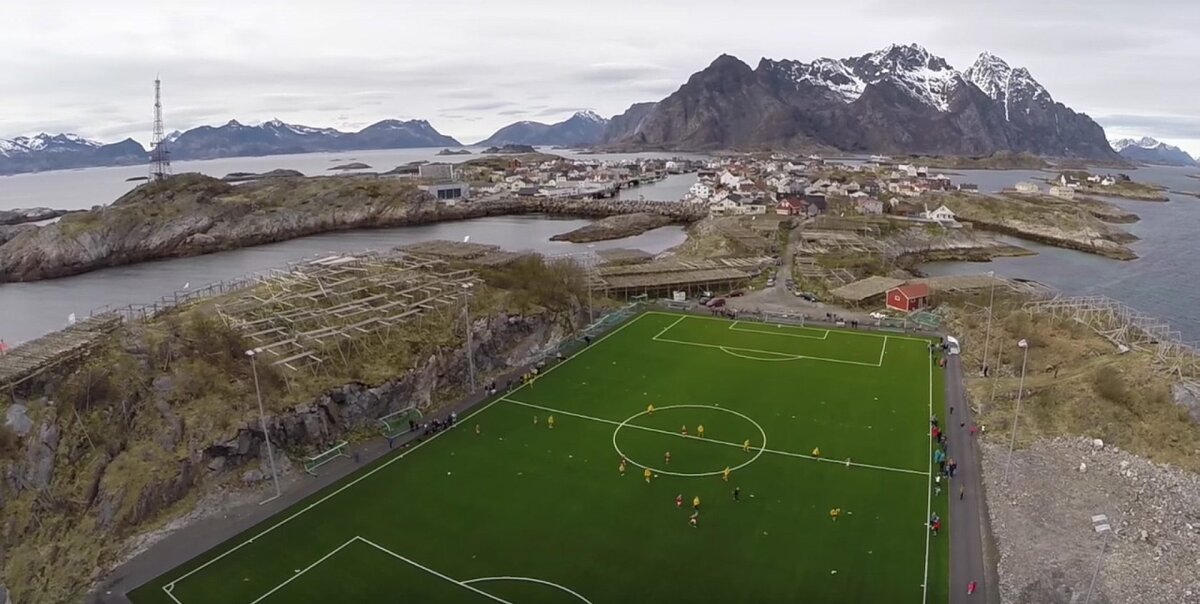 VIDEO + FOTO Cel mai frumos stadion din lume » Imagini spectaculoase cu o arenă dintr-un sat de pescari