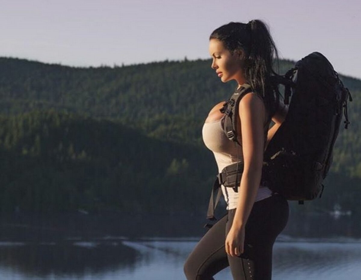 FOTO  Black beauty » Veronika e pasionată de călătorii și de pozele sexy pe Instagram