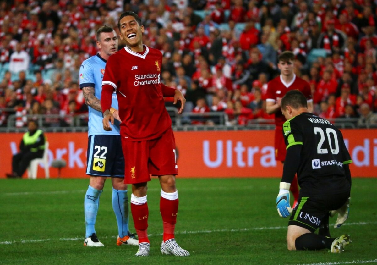 VIDEO+FOTO 75.000 de fani au creat spectacol la aniversarea lui Liverpool de la Sydney » Gerrard, Carragher și McManaman, din nou în tricoul "cormoranilor"