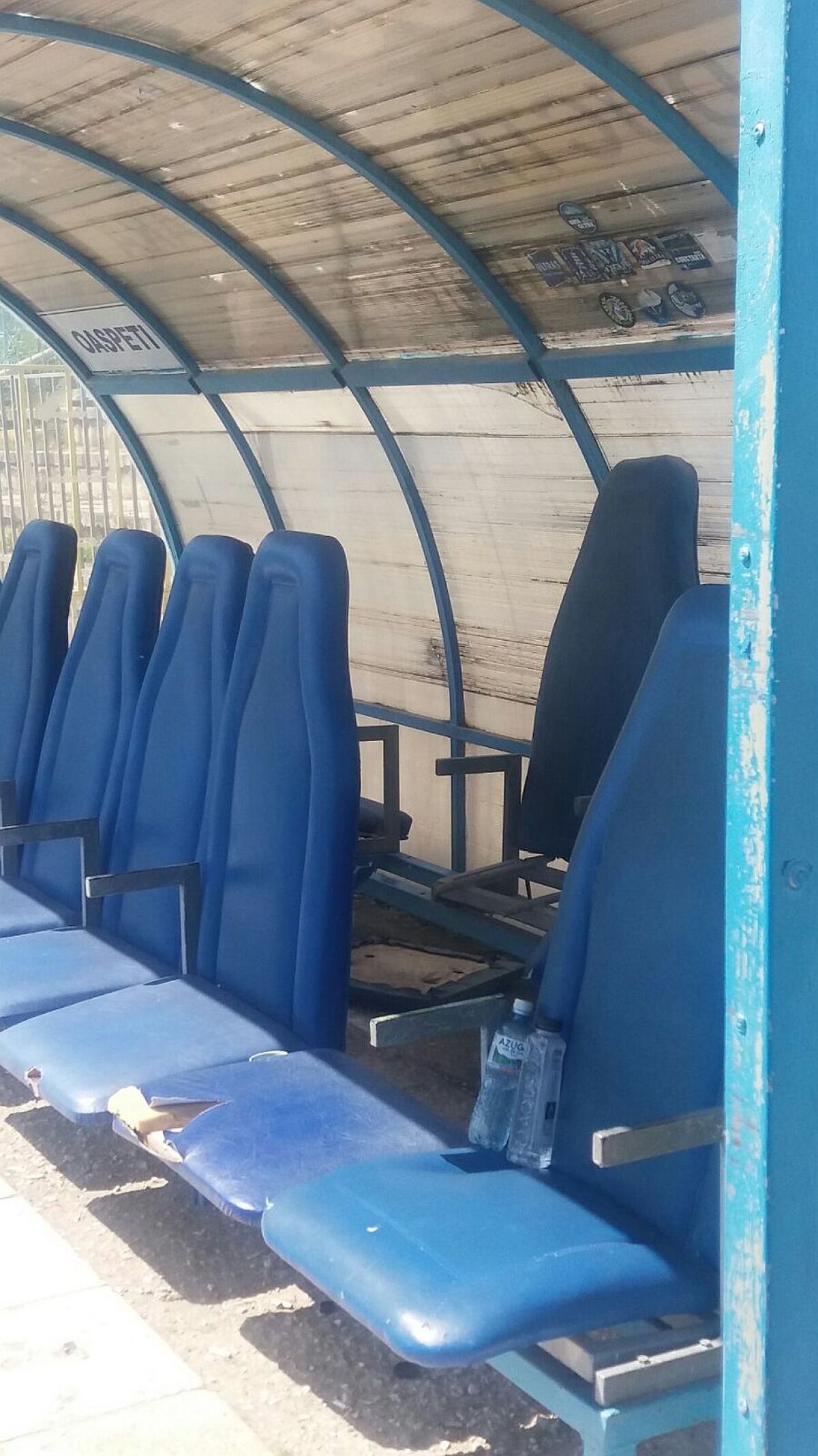 EXCLUSIV FOTO + VIDEO MTS și Consiliul Local se bat pe stadionul "Farul"! Arena a devenit însă focar de infecție: "Avem căpușe și șobolani! Și o livadă prin tribune"