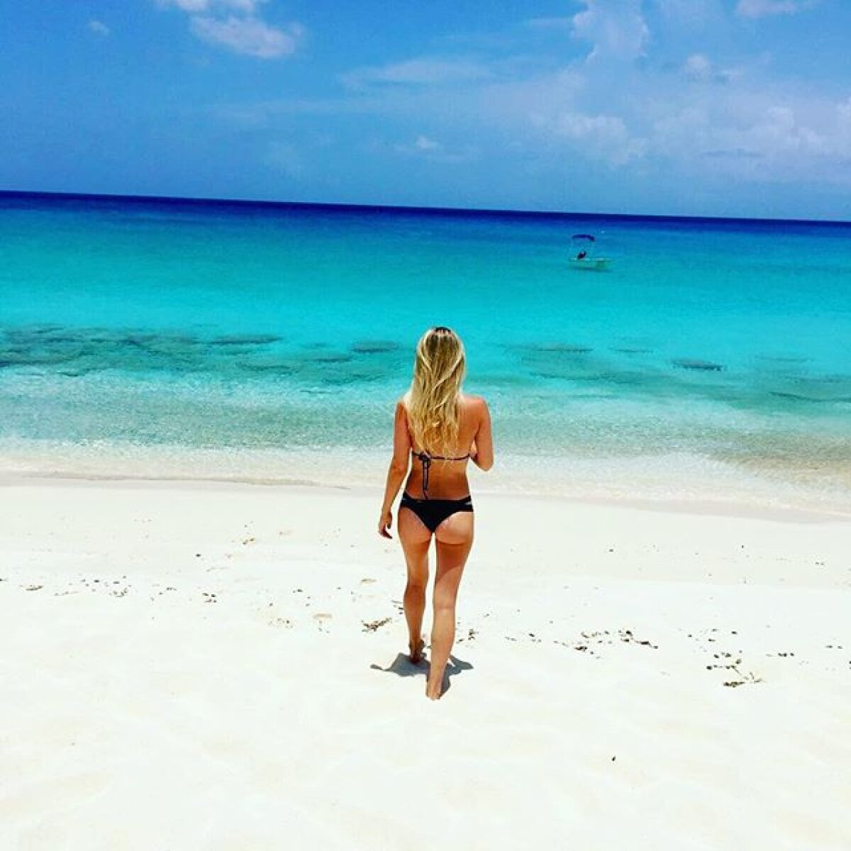 FOTO Ce au în comun o arhitectă sexy și o vedetă a Barcelonei? Sunt cel mai frumos cuplu