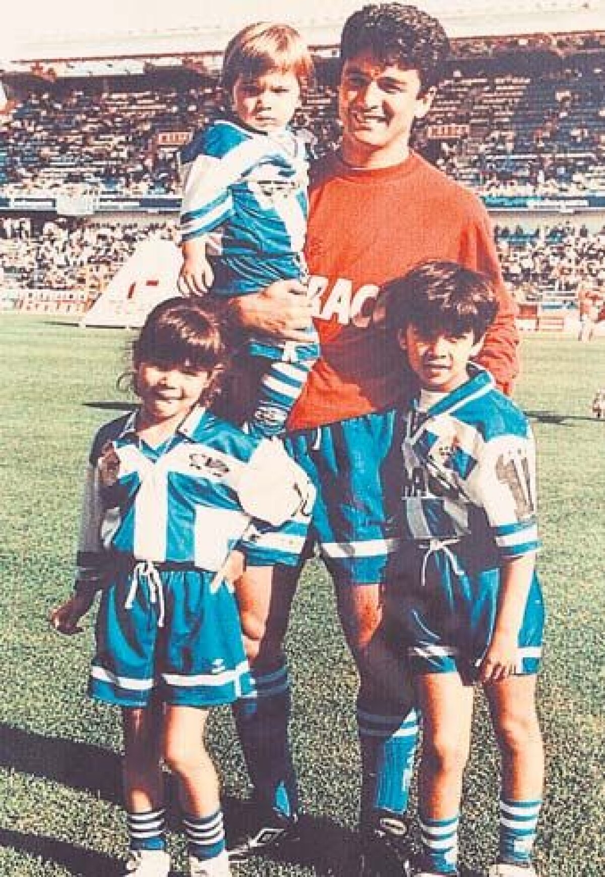 FOTO Fata lui Bebeto te vrăjește cu privirea albastră: s-a îndrăgostit de un fotbalist!