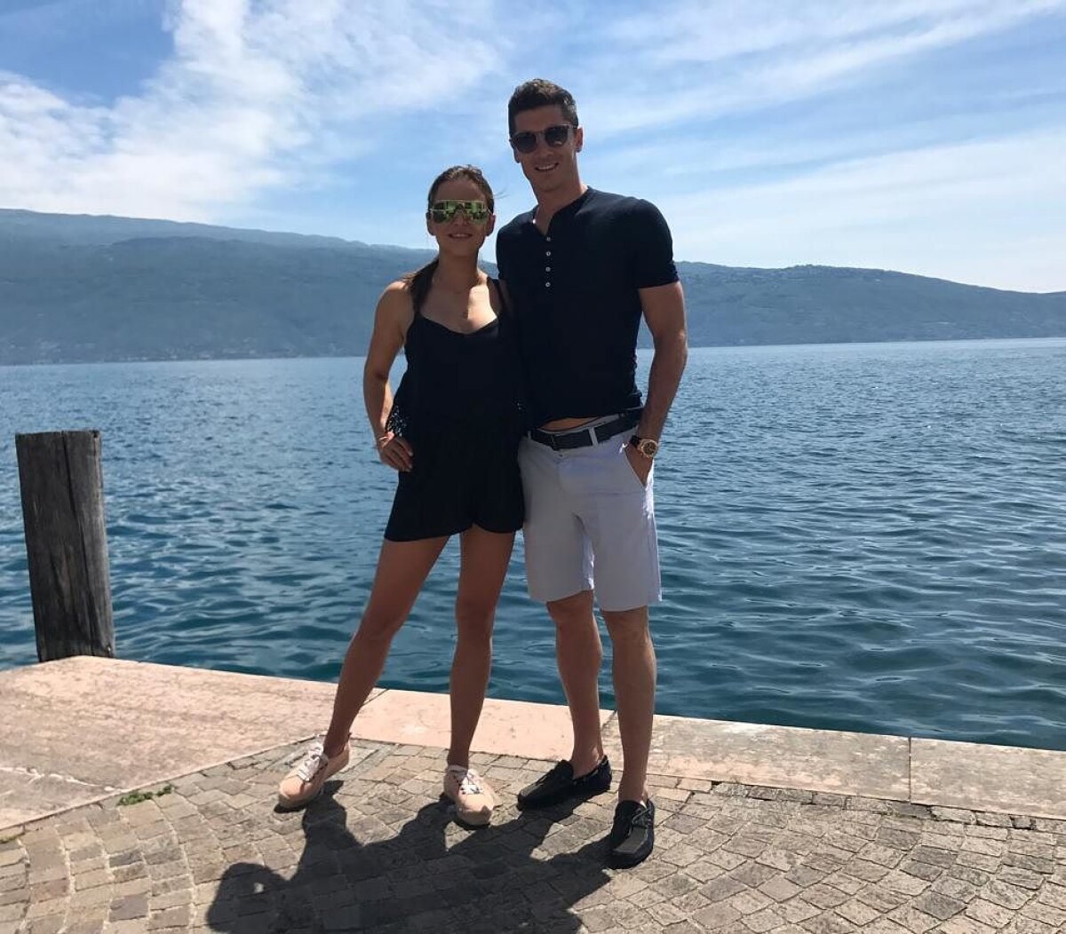 FOTO Robert Lewandowski se relaxează în Italia înaintea duelului cu ”tricolorii”