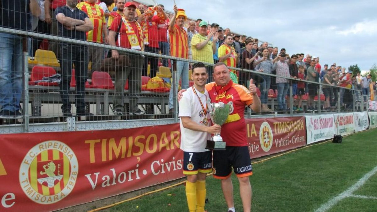 FOTO O echipă de legendă, cu patru titluri în palmares, revenire spectaculoasă! A promovat în Liga a doua după șapte decenii