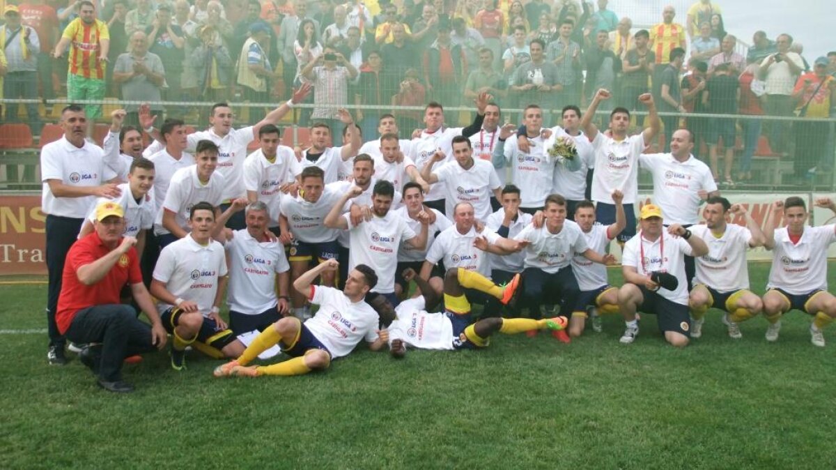 FOTO O echipă de legendă, cu patru titluri în palmares, revenire spectaculoasă! A promovat în Liga a doua după șapte decenii