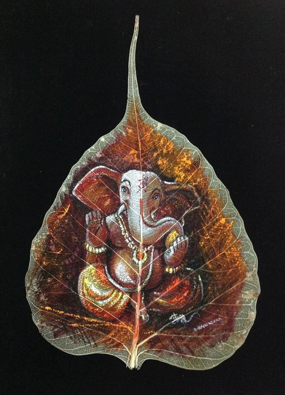 VIDEO & FOTO Un artist indian pictează minunății pe frunze