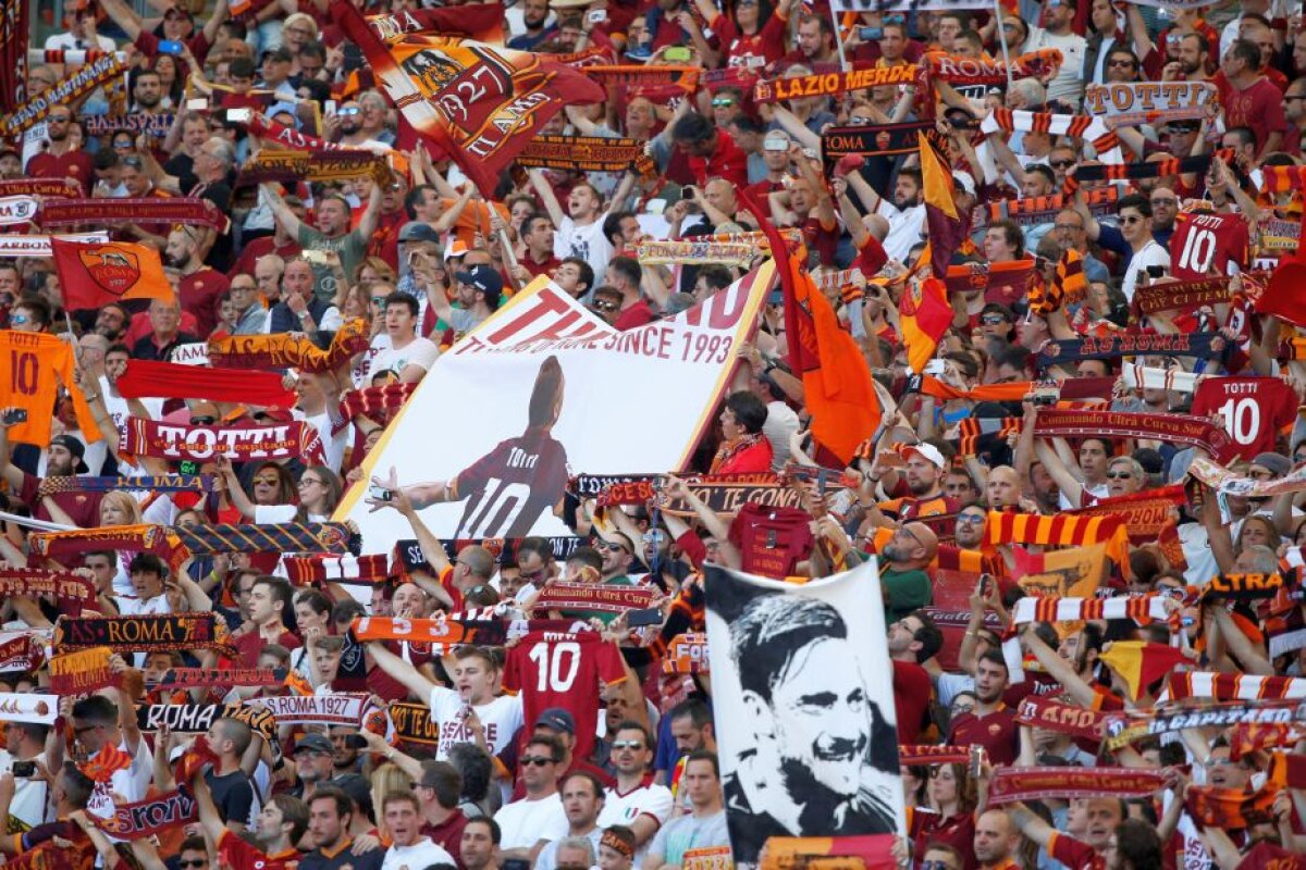 GALERIE FOTO Peluză pentru Totti! Cum l-au primit fanii pe legendarul fotbalist la ultimul meci pentru Roma + Mesajul lui Chivu