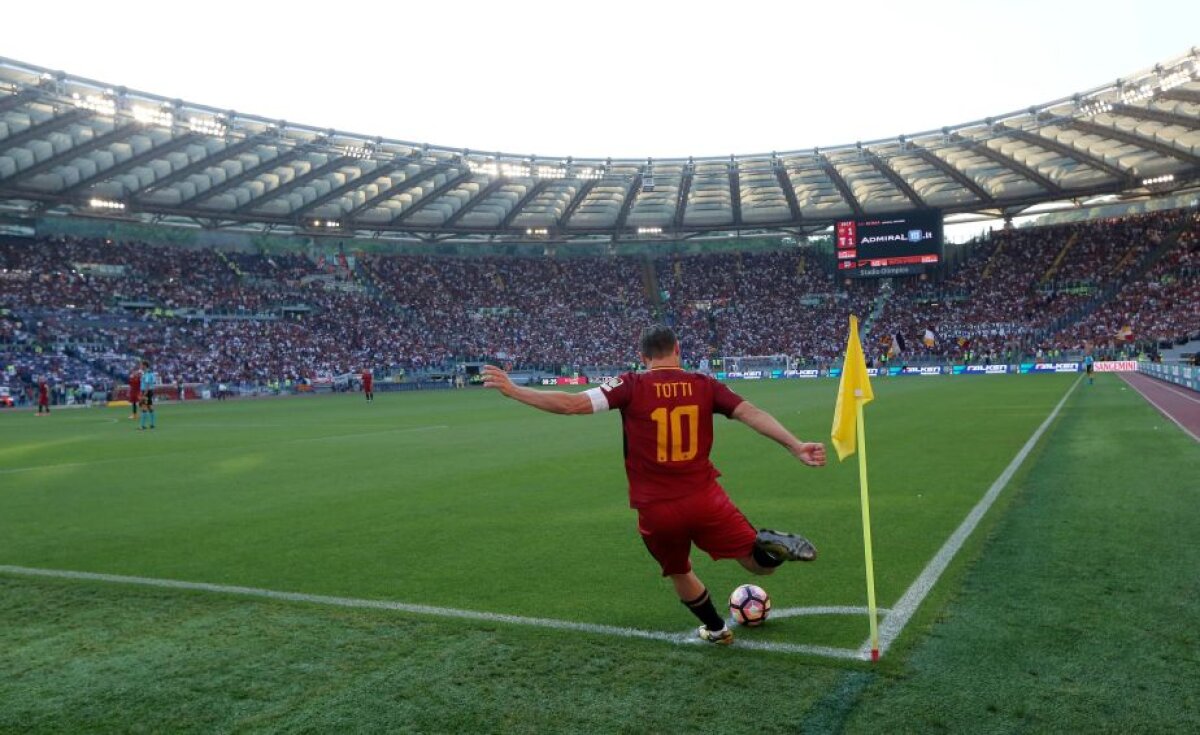 GALERIE FOTO Peluză pentru Totti! Cum l-au primit fanii pe legendarul fotbalist la ultimul meci pentru Roma + Mesajul lui Chivu