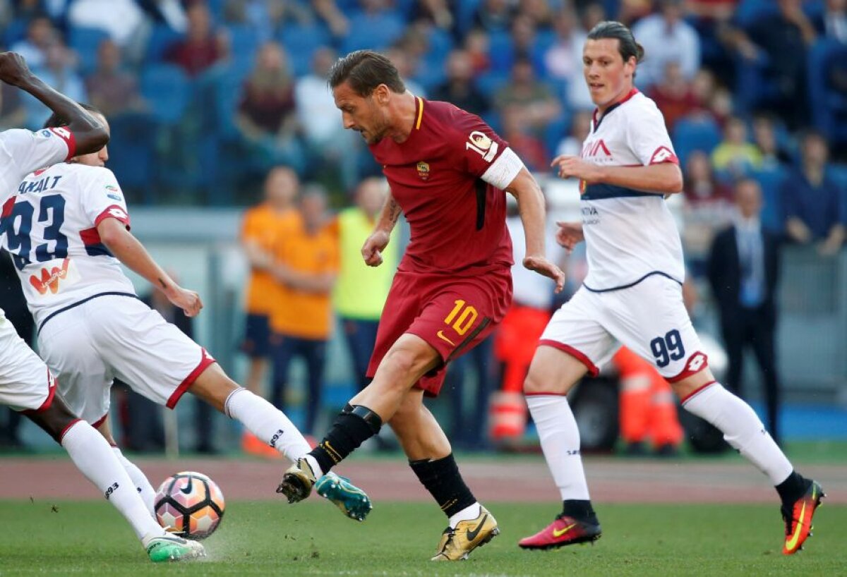 GALERIE FOTO Peluză pentru Totti! Cum l-au primit fanii pe legendarul fotbalist la ultimul meci pentru Roma + Mesajul lui Chivu