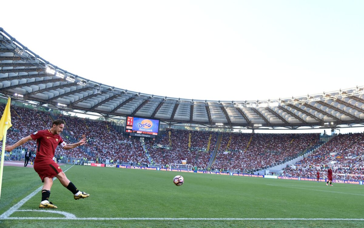 FOTO Ave, Papa Francesco! Fotbalistul s-a retras, rămâne legenda: Totti a pus ghetele în cui după 25 de sezoane la Roma