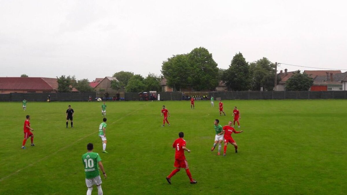 GALERIE FOTO Scenariu de film în Seria I din Liga a 3-a! Golul unui portar în ultima fază a scos din buzunar promovarea unei formații