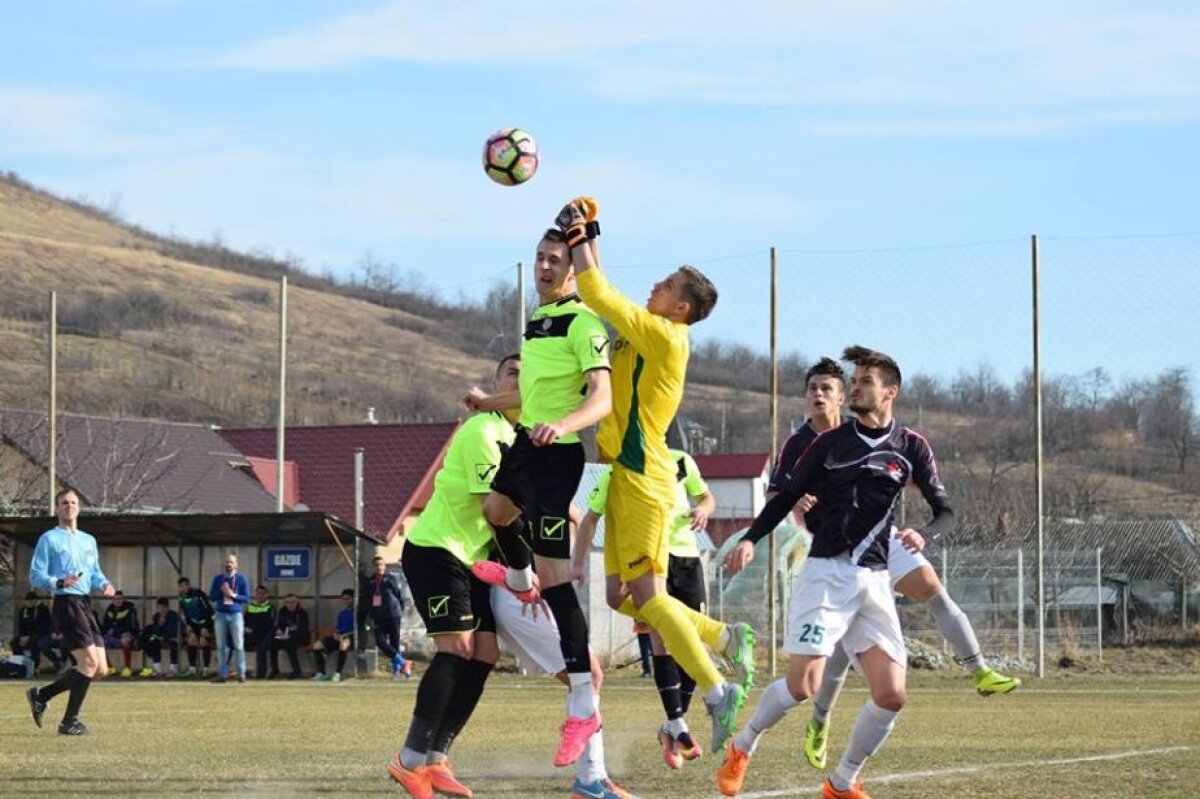 GALERIE FOTO Scenariu de film în Seria I din Liga a 3-a! Golul unui portar în ultima fază a scos din buzunar promovarea unei formații