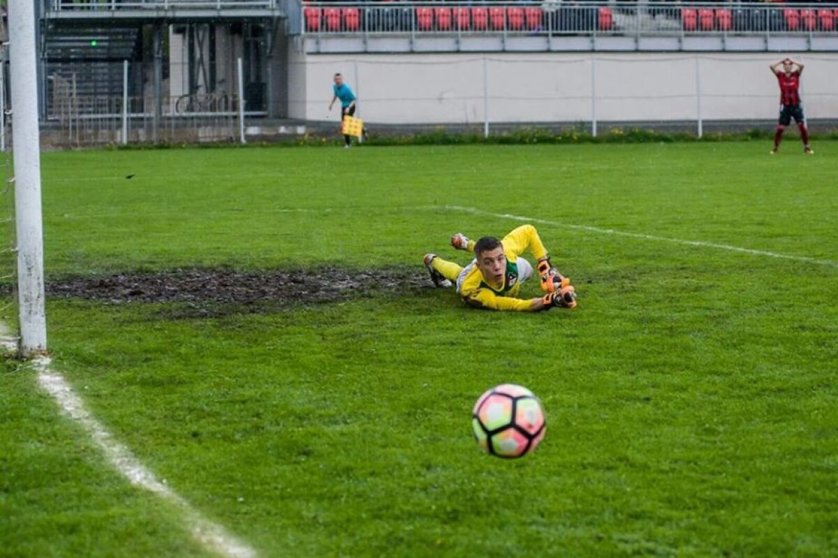 GALERIE FOTO Scenariu de film în Seria I din Liga a 3-a! Golul unui portar în ultima fază a scos din buzunar promovarea unei formații