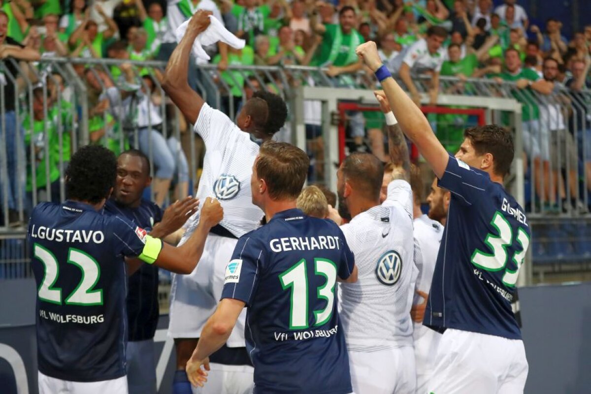 FOTO+VIDEO Dramatism și luptă teribilă pentru Bundesliga! Wolfsburg trece de Braunschweig și rămâne la masa bogaților, după o partidă electrizantă. Haos cu fanii la final