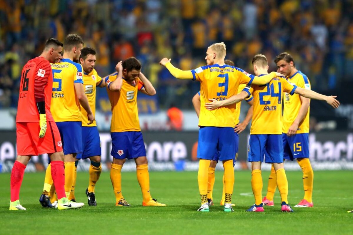 FOTO+VIDEO Dramatism și luptă teribilă pentru Bundesliga! Wolfsburg trece de Braunschweig și rămâne la masa bogaților, după o partidă electrizantă. Haos cu fanii la final