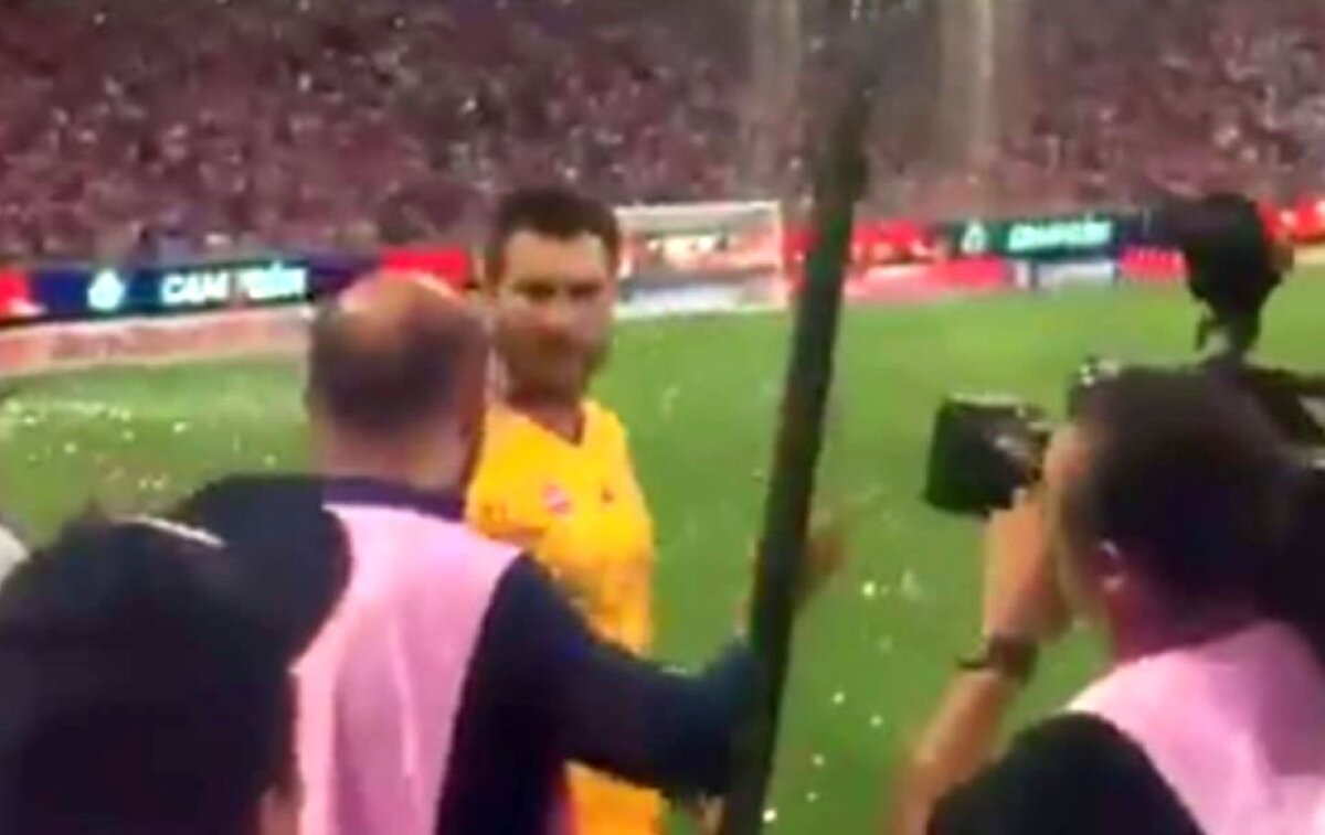 VIDEO + FOTO Un internațional francez a făcut scandal după ce a pierdut finala! A lovit un reporter și s-a certat cu președintele Ligii