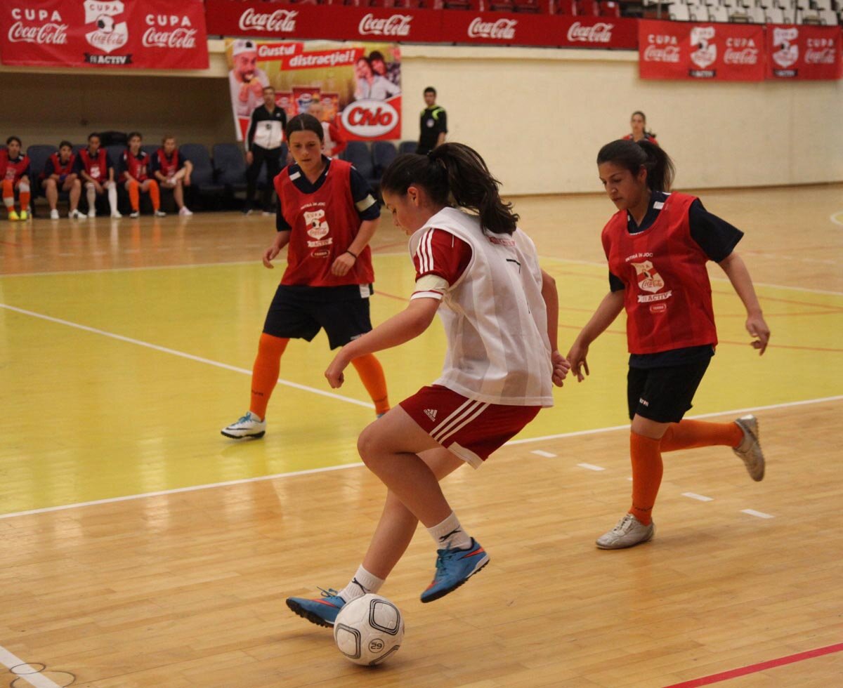 Craiova, dublu Maxima » Fetele de la Liceul Tehnologic Auto şi băieţii de la Colegiul Tehnic Energetic s-au calificat în finala Cupei Coca-Cola