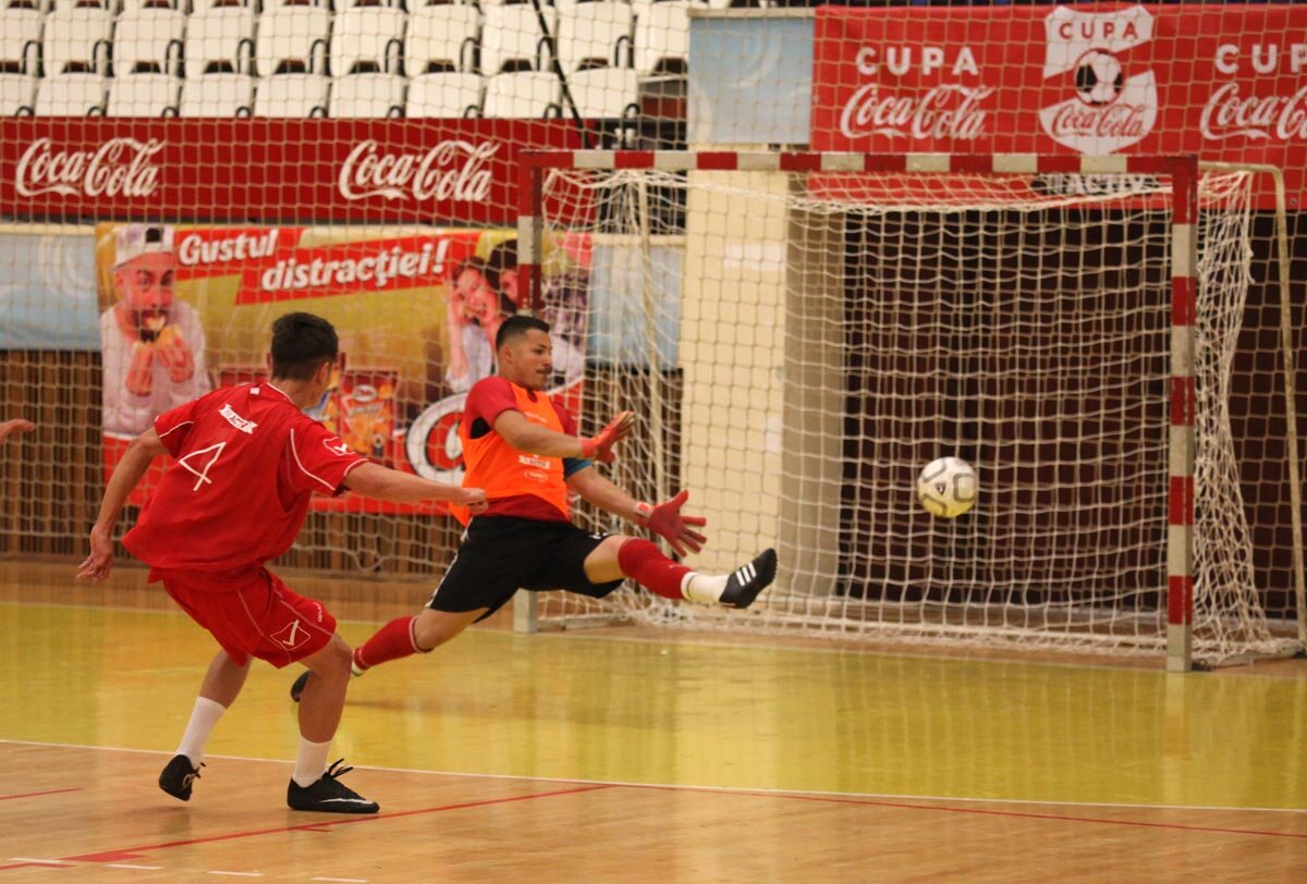 Craiova, dublu Maxima » Fetele de la Liceul Tehnologic Auto şi băieţii de la Colegiul Tehnic Energetic s-au calificat în finala Cupei Coca-Cola