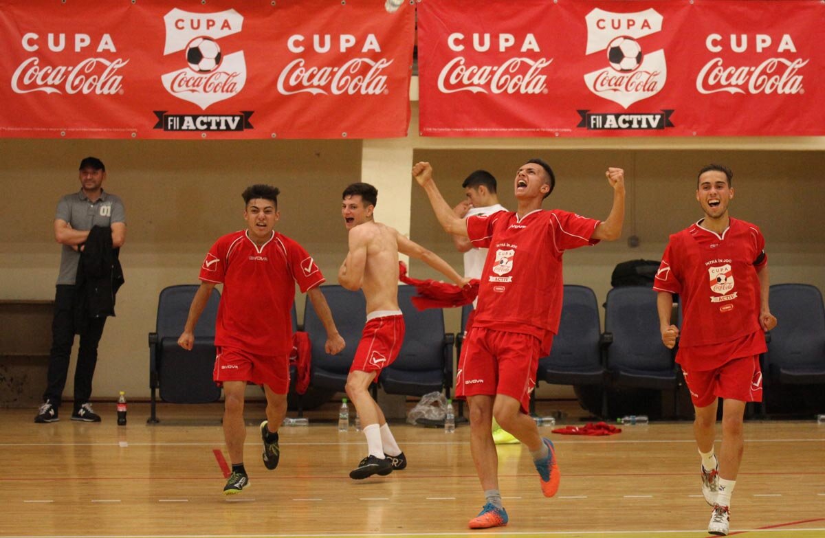 Craiova, dublu Maxima » Fetele de la Liceul Tehnologic Auto şi băieţii de la Colegiul Tehnic Energetic s-au calificat în finala Cupei Coca-Cola