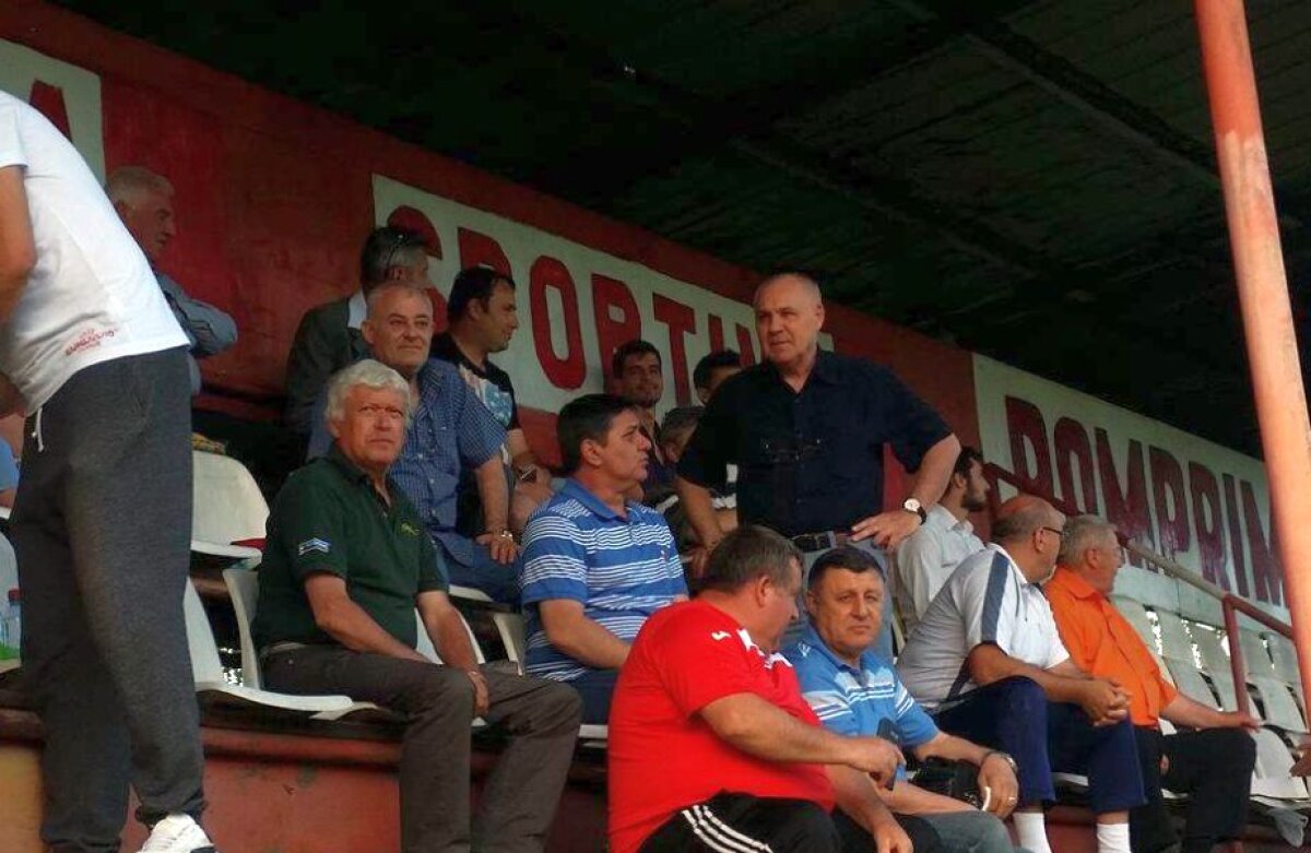 GALERIE FOTO Lăcătuș a urmărit viitorii jucători ai Stelei! Un fotbalist l-a impresionat în mod special