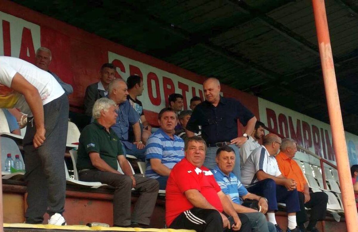 GALERIE FOTO Lăcătuș a urmărit viitorii jucători ai Stelei! Un fotbalist l-a impresionat în mod special