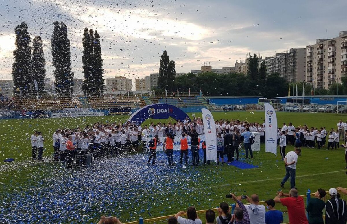 VIDEO+FOTO Burleanu a premiat-o pe Juventus Colentina pentru promovare » Și președintele FRF a primit o distincție
