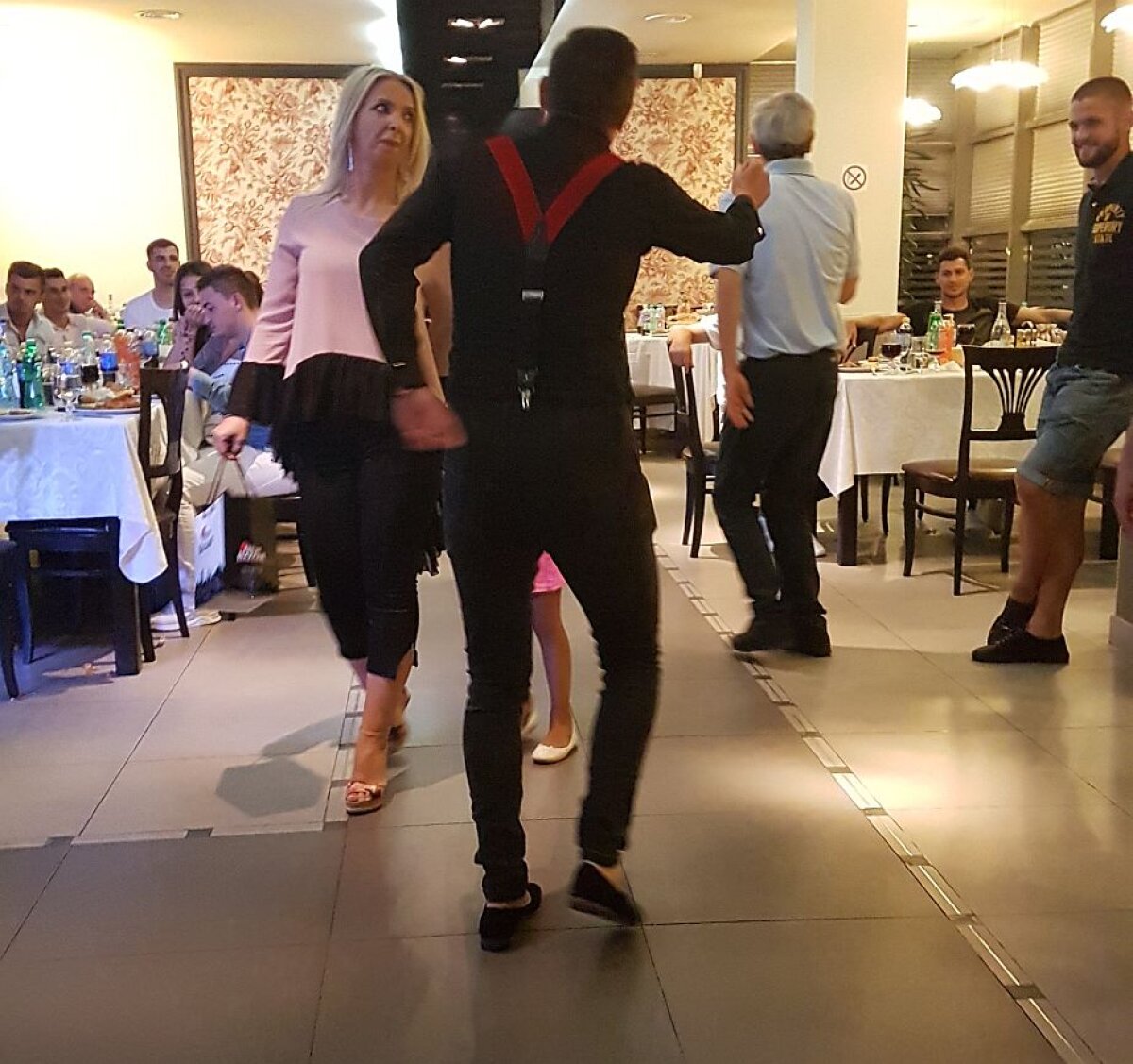 VIDEO + FOTO Superimagini de la petrecerea de promovare a lui Juventus! Un fost fotbalist al FCSB-ului a făcut spectacol pe ringul de dans