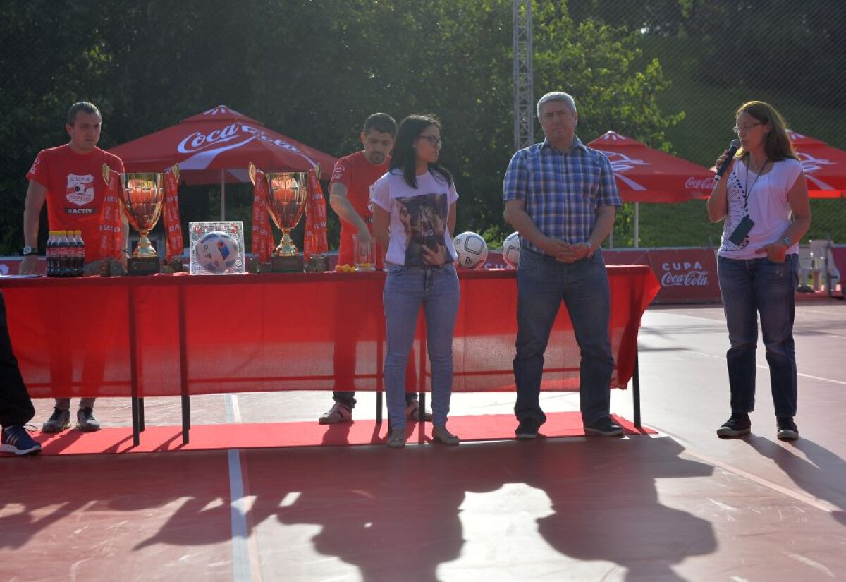 GALERIE FOTO S-au tras la sorți meciurile din finala Cupei Coca Cola! Ce licee vor juca în weekend în parcul Tineretului