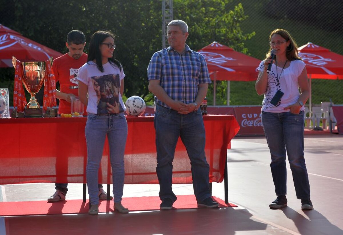 GALERIE FOTO S-au tras la sorți meciurile din finala Cupei Coca Cola! Ce licee vor juca în weekend în parcul Tineretului