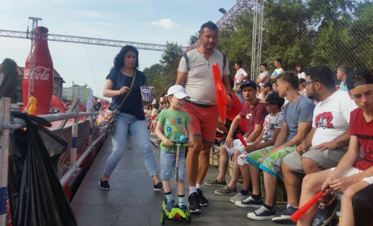 UPDATE FOTO+VIDEO Spectacol deplin în prima zi din Cupa Coca-Cola » Știm finala feminină + Programul de duminică