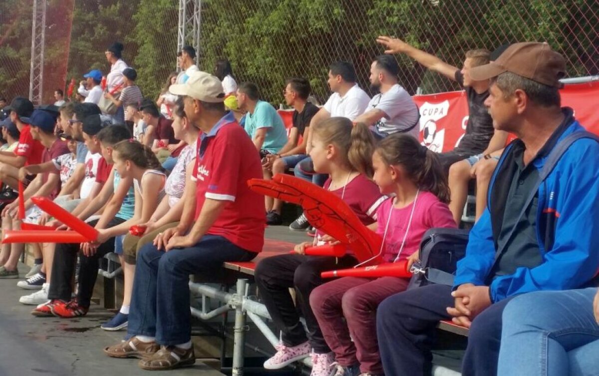 UPDATE FOTO+VIDEO Spectacol deplin în prima zi din Cupa Coca-Cola » Știm finala feminină + Programul de duminică