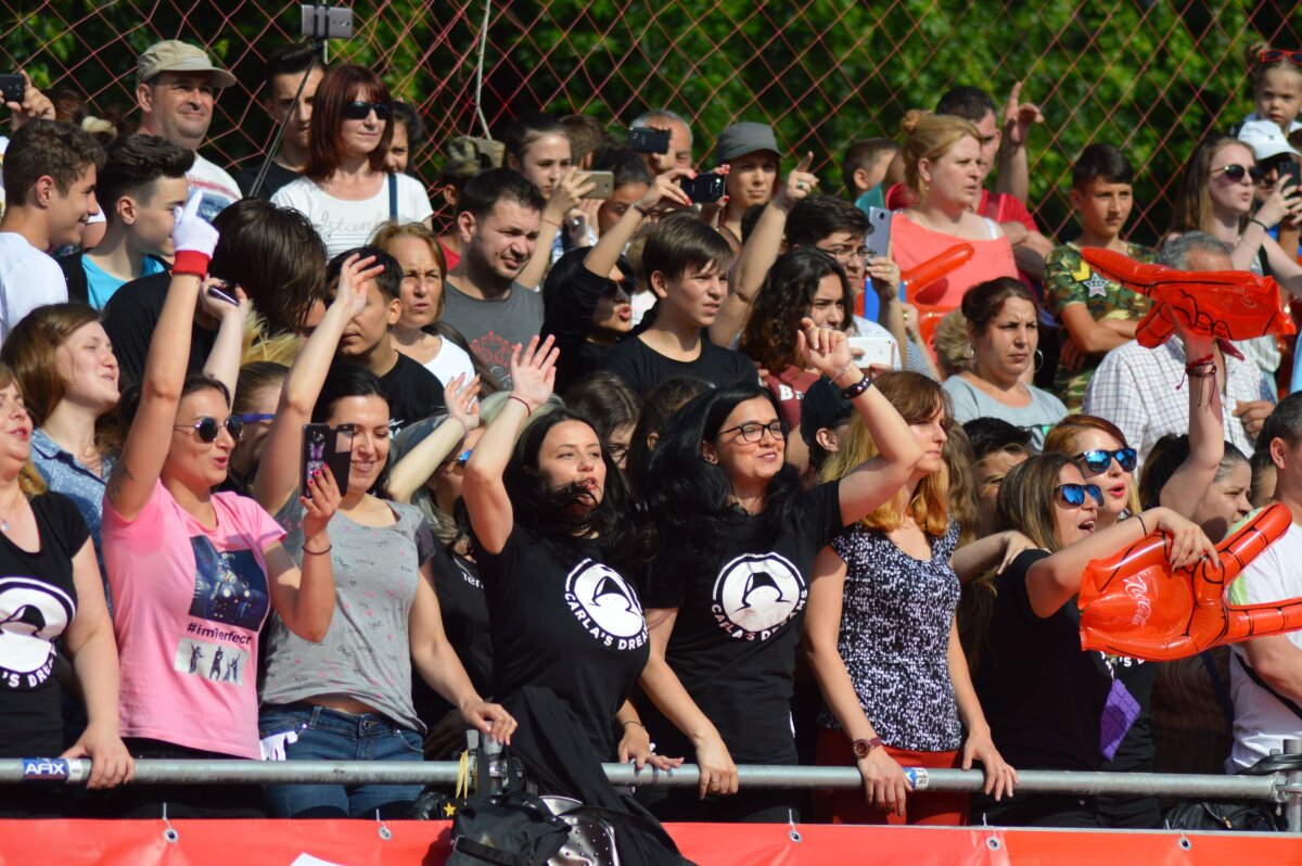 GALERIE FOTO Superconcert la Cupa Coca-Cola » Carla's Dreams a încins atmosfera în Parcul Tineretului