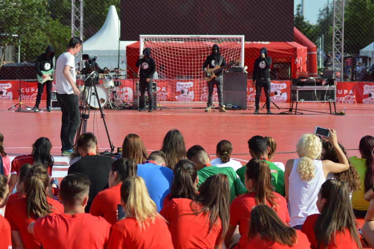 GALERIE FOTO Superconcert la Cupa Coca-Cola » Carla's Dreams a încins atmosfera în Parcul Tineretului