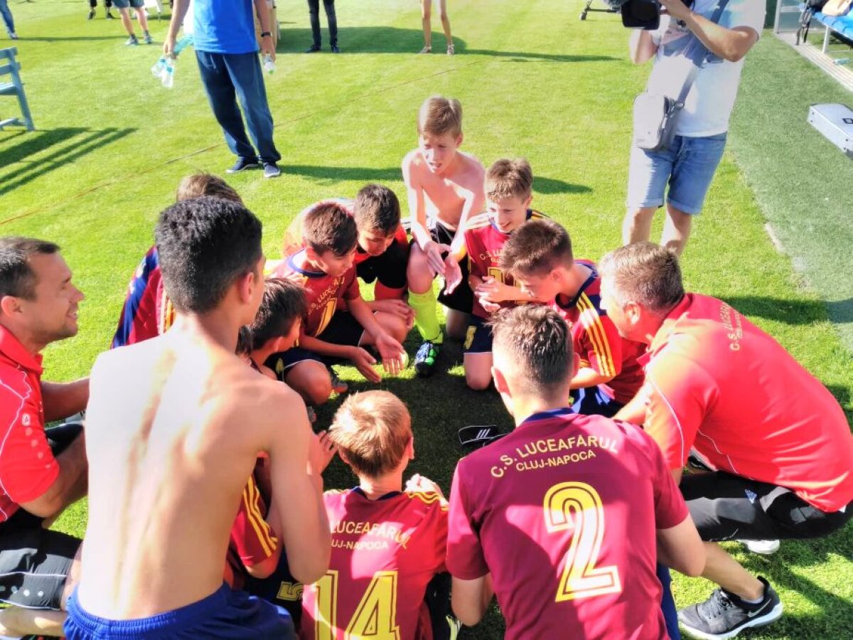 FOTO "Barça" de Cluj merge la New York » Luceafărul a câștigat Cupa Hagi-Danone și a fost premiată de fiul "Regelui"